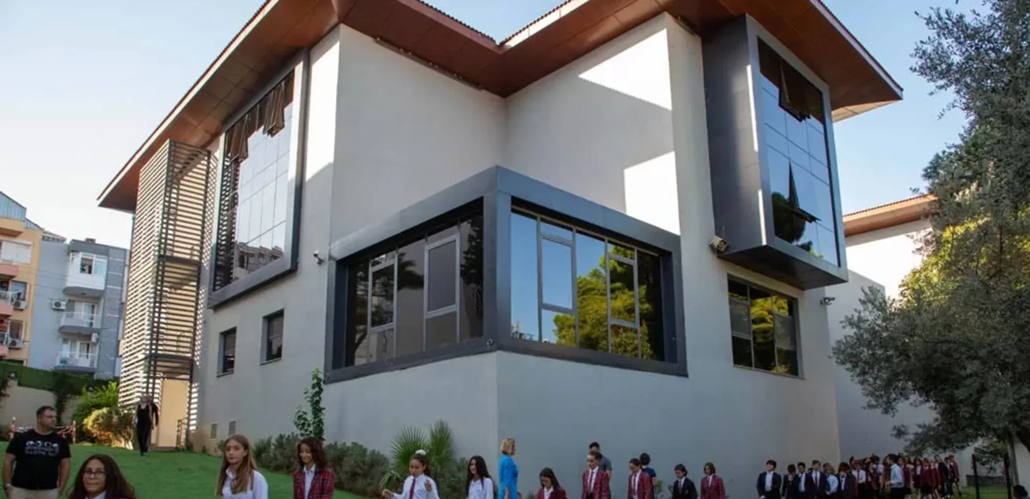 UKEB Okulları Ana Görseli